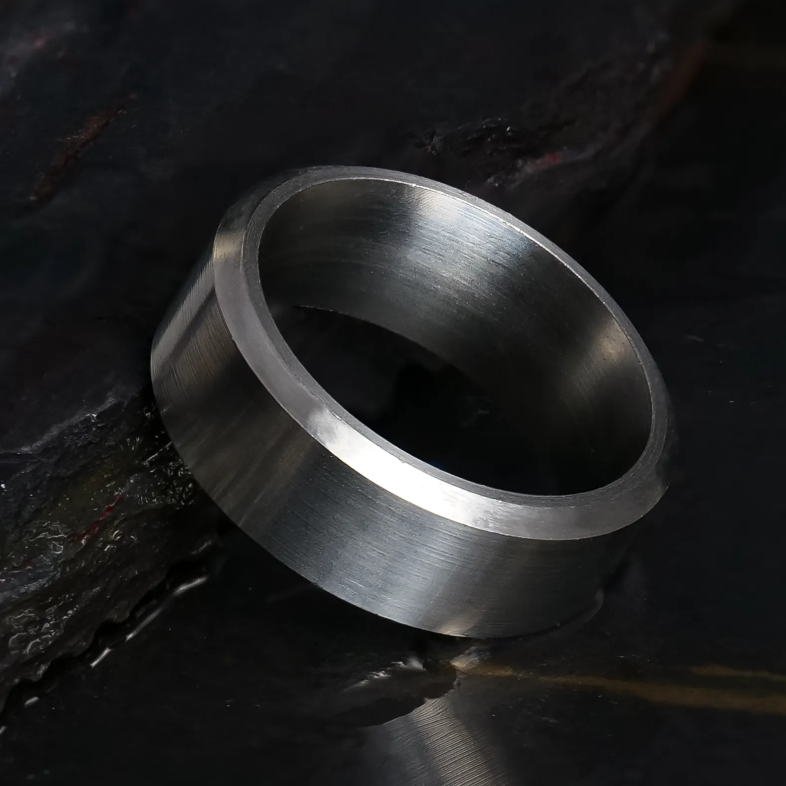 8mm Beveled Titanium Ring