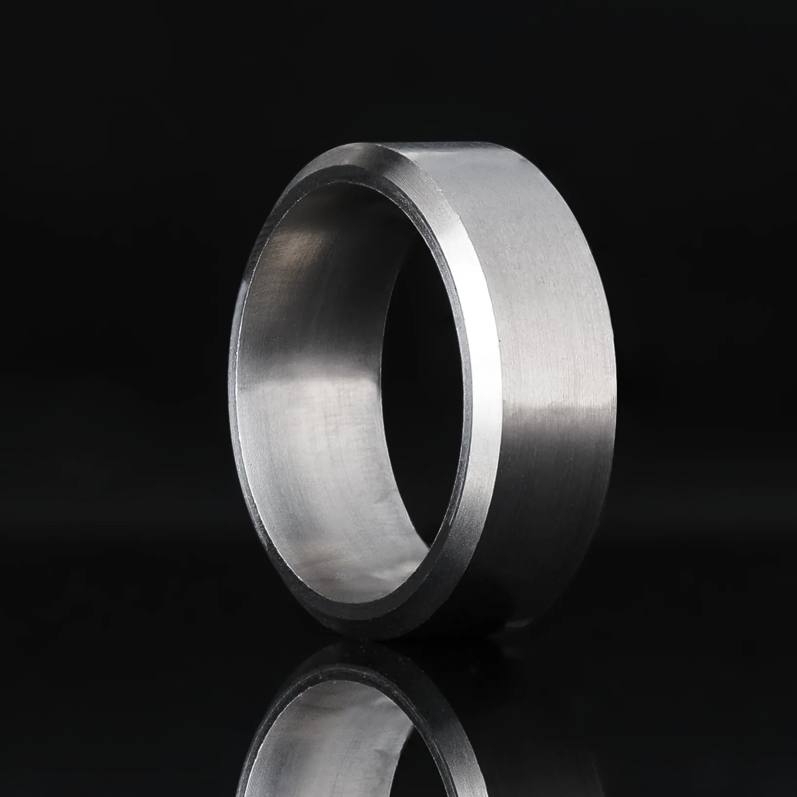 8mm Beveled Titanium Ring