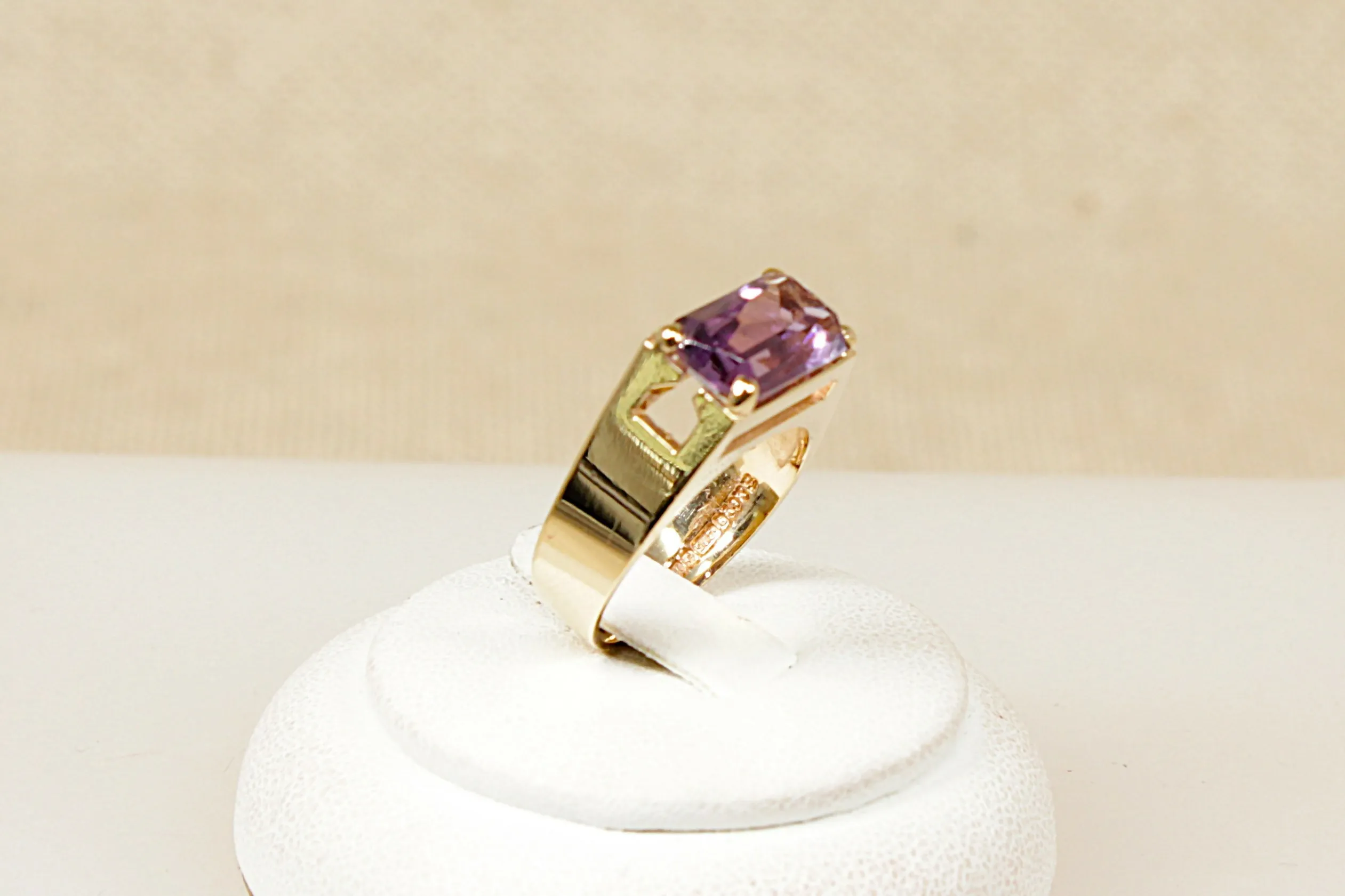 9ct Gold & Amethyst Designer Ring