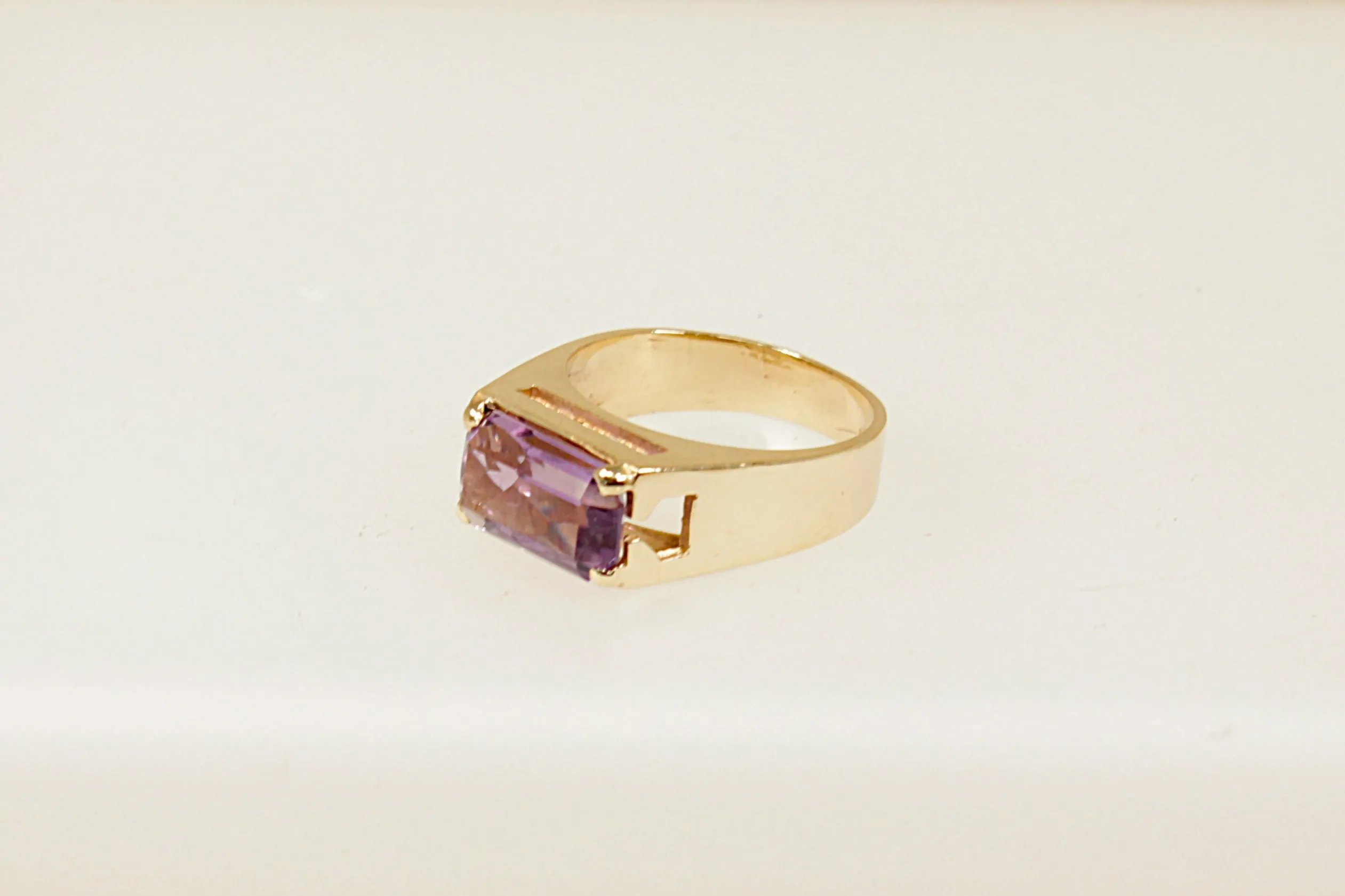 9ct Gold & Amethyst Designer Ring