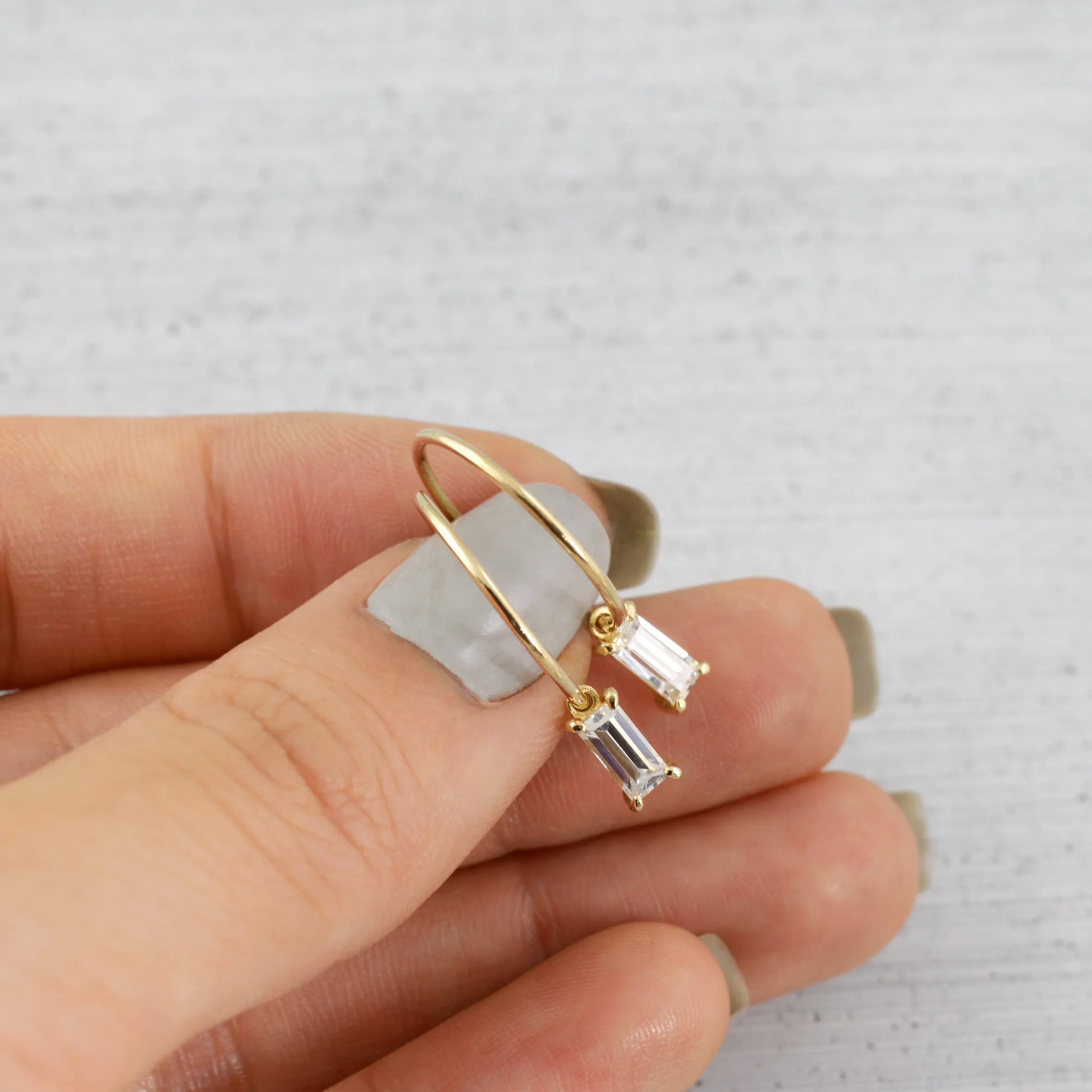 Allure baguette wire hoop Earring (single) - 14K/ 18K Gold