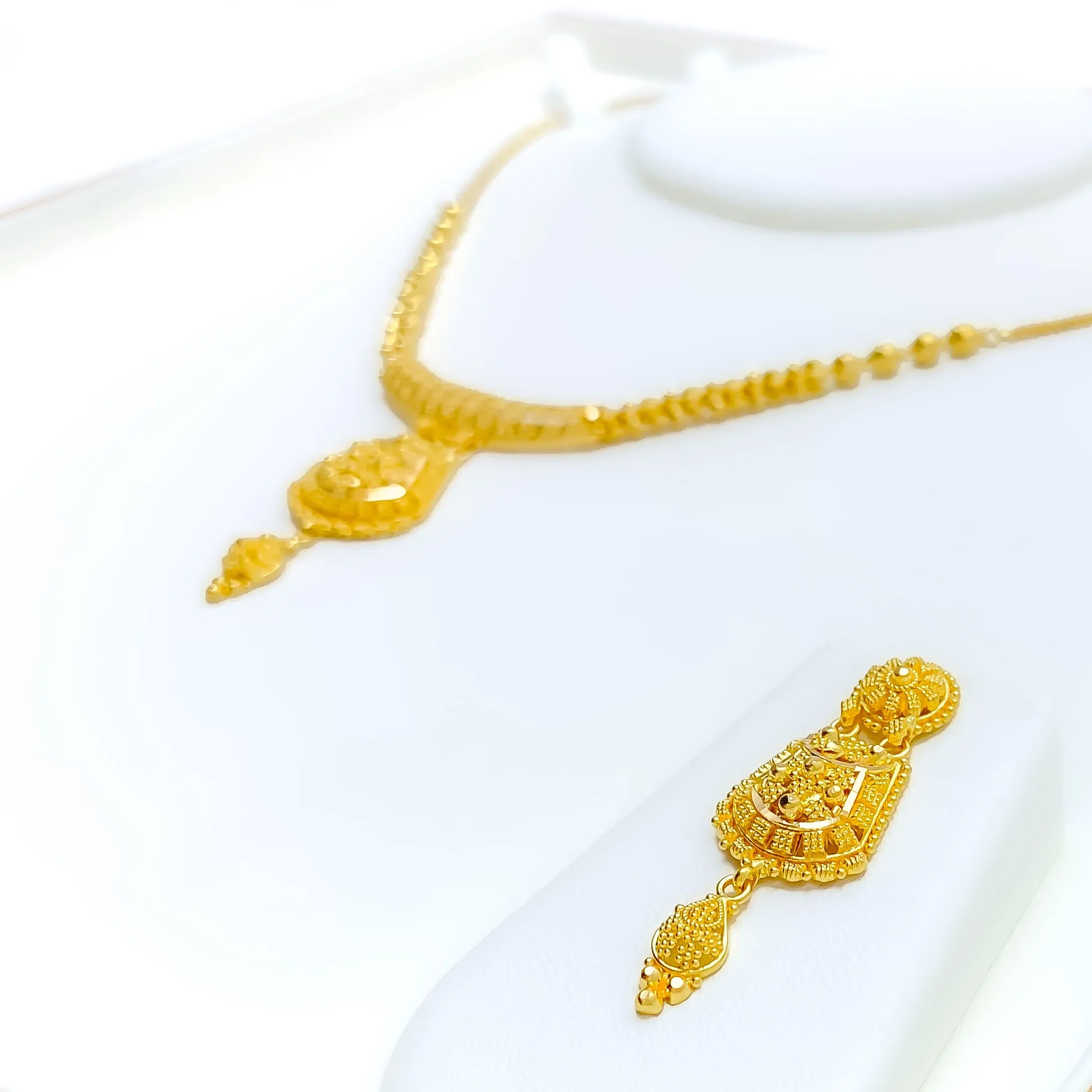 Alternating Striped Floral Mesh 22k Gold Necklace Set