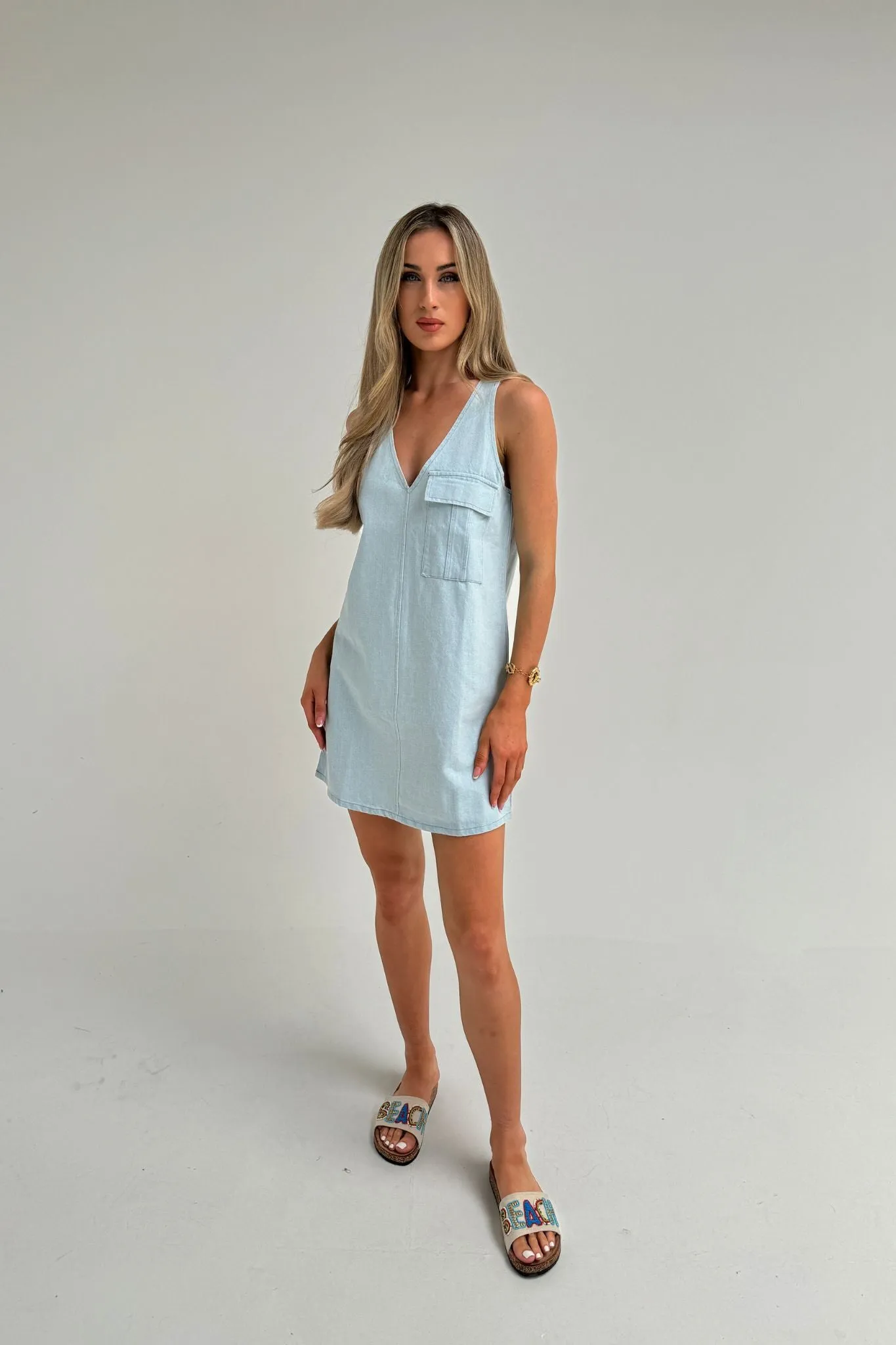 Daisy Sleeveless Denim Dress In Light Wash