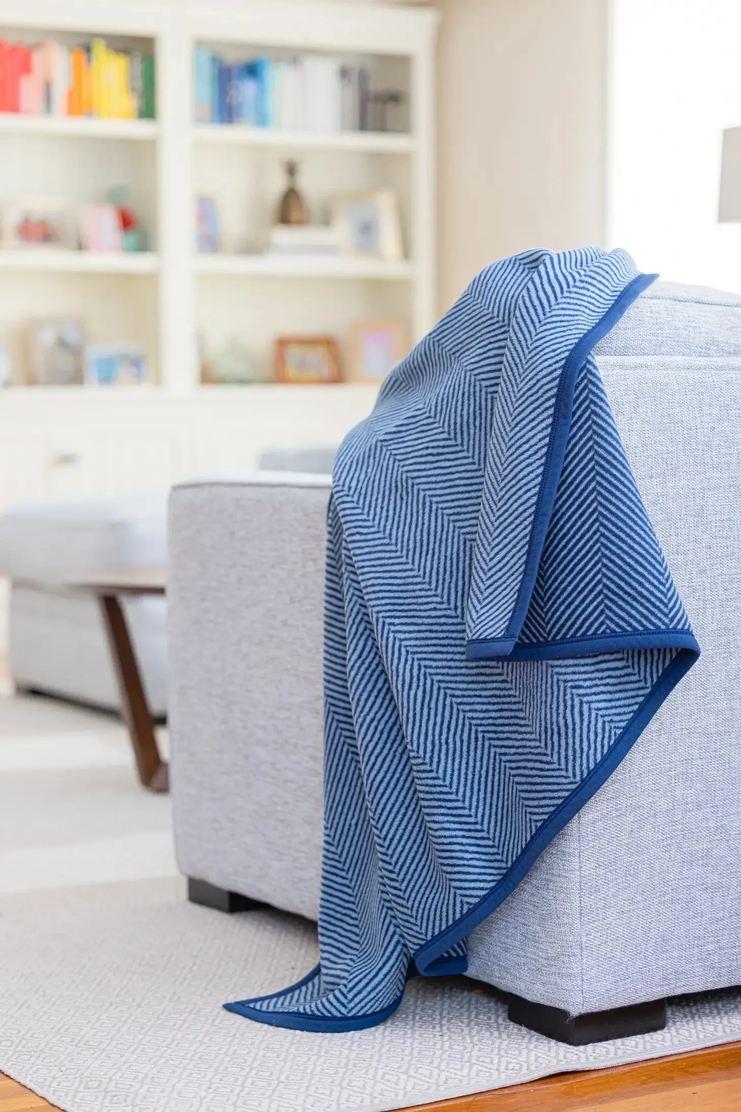 HARBORVIEW HERRINGBONE BLANKET - NAVY