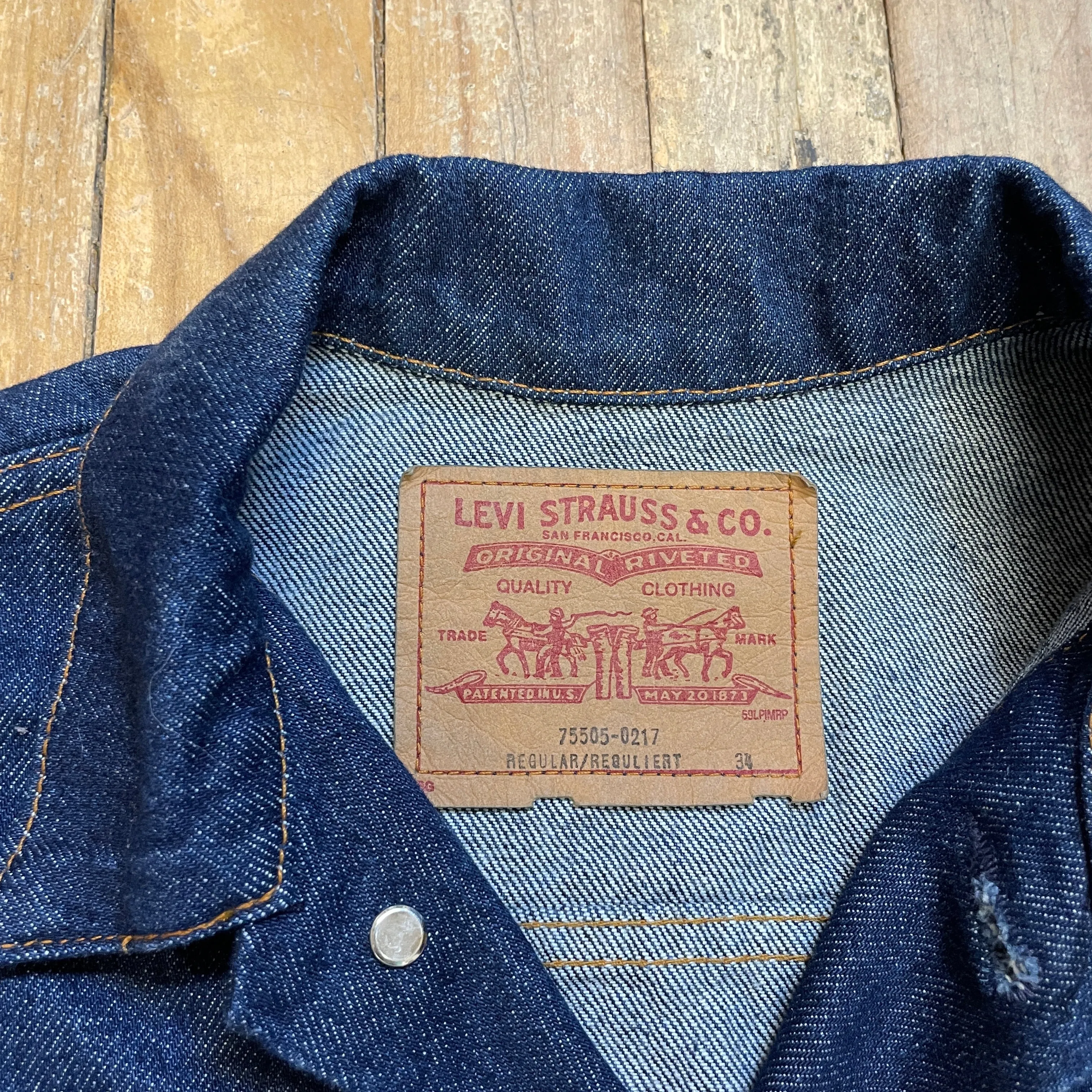 Levi's Deadstock Dark-Wash 2 Pocket Red Tab Union Made in Canada Vintage Denim Trucker Jacket Size S