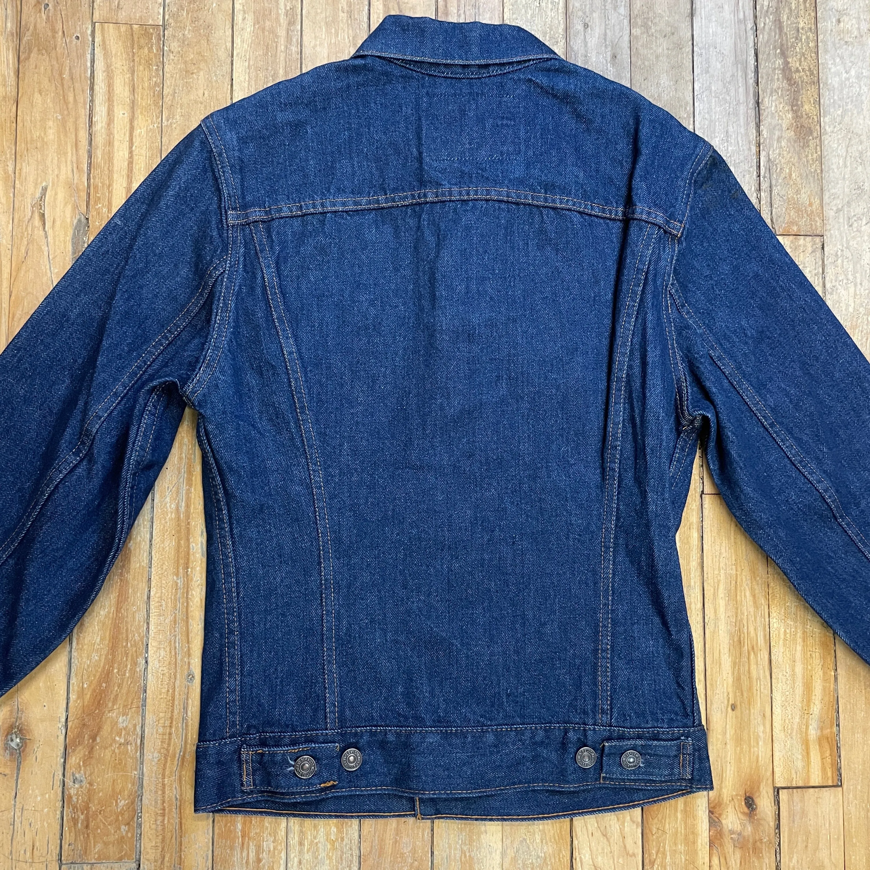 Levi's Deadstock Dark-Wash 2 Pocket Red Tab Union Made in Canada Vintage Denim Trucker Jacket Size S