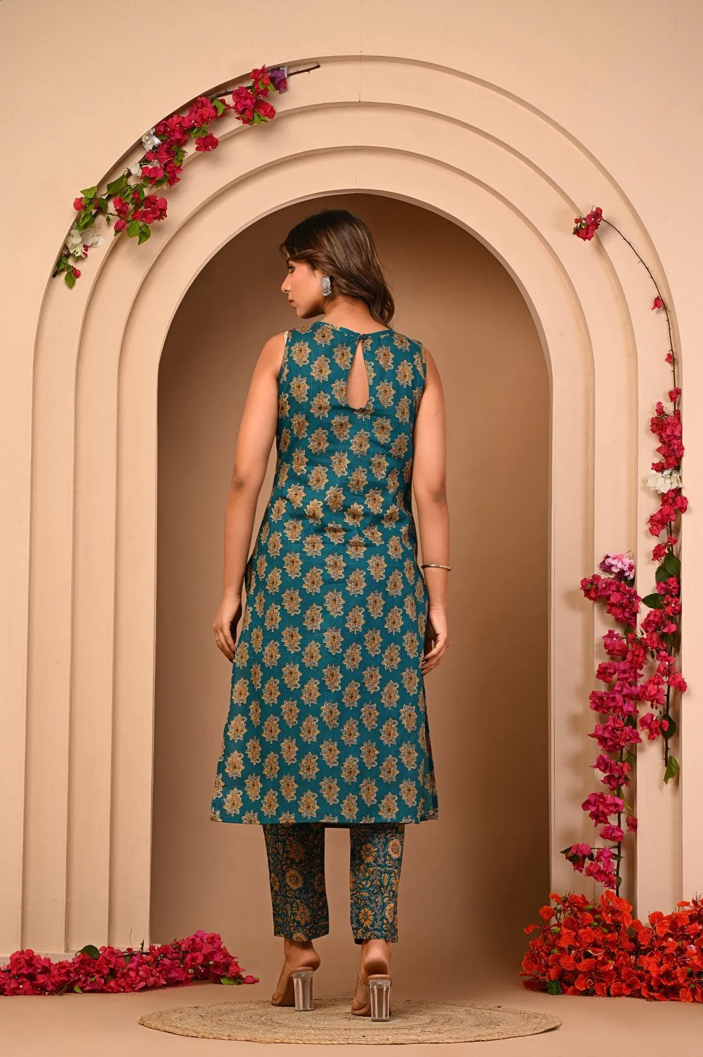 Teal Floral Print Sleeveless Kurti with Matching Pants